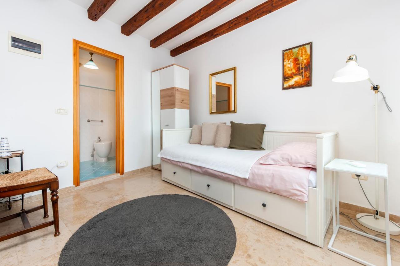 Revera Rooms Rovinj Exteriör bild
